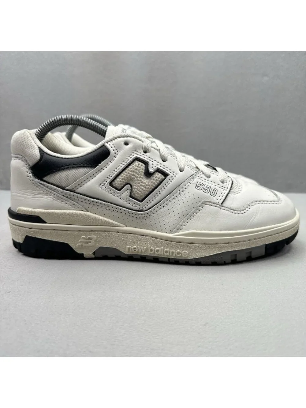Womens 9 / Mens 7.5 New Balance 550 Basketball Shoes Sea Salt / Black Leather